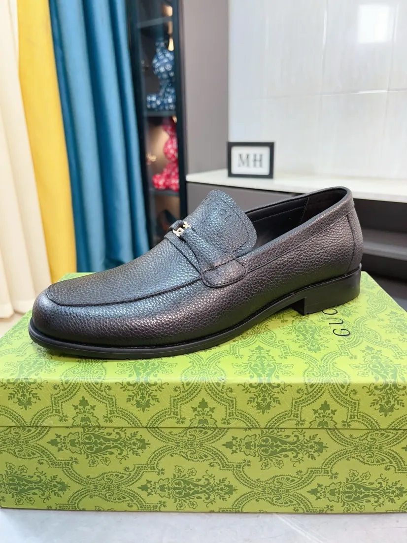 Men's shoes 💰500🌹🌹Niuli [GUCCI Gucci] A new style of formal men's leather shoes is coming~ The original quality upper is made of patent leather imported from Italy, the leather is soft and delicate, comfortable and soft first-layer cowhide lining, rubber wear-resistant outsole, the shoe shape is dignified and domineering, and the luxury charm cannot be concealed! The natural and free nouveau riche leads the trend. Code number: 38-44